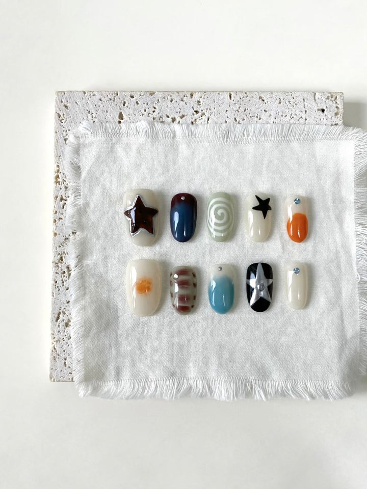 Artistic Press-On Nail Art Set with Star and Grid Designs