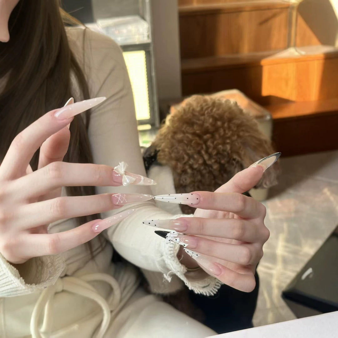 Artistic 3D Themed Press-On Nail Extensions