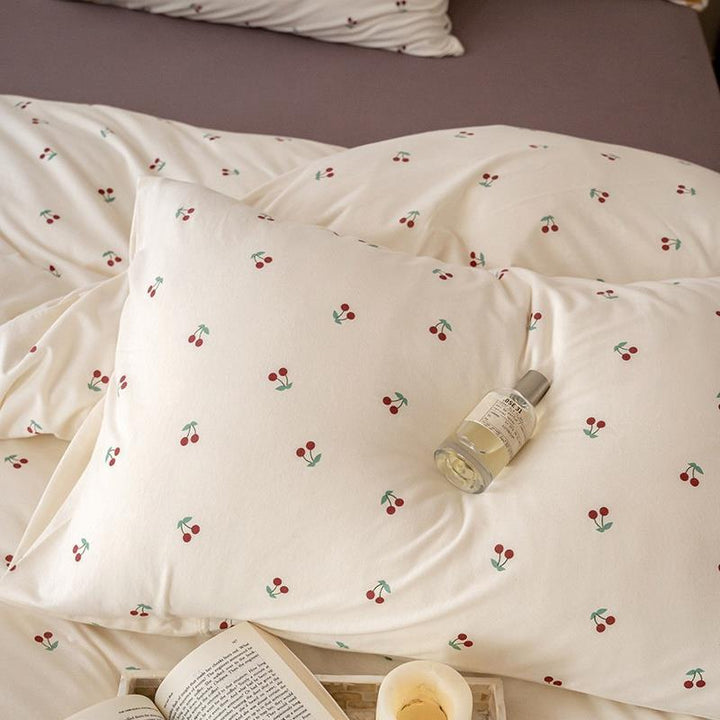 Quilted bedding set with floral vintage look and breathable cotton cover