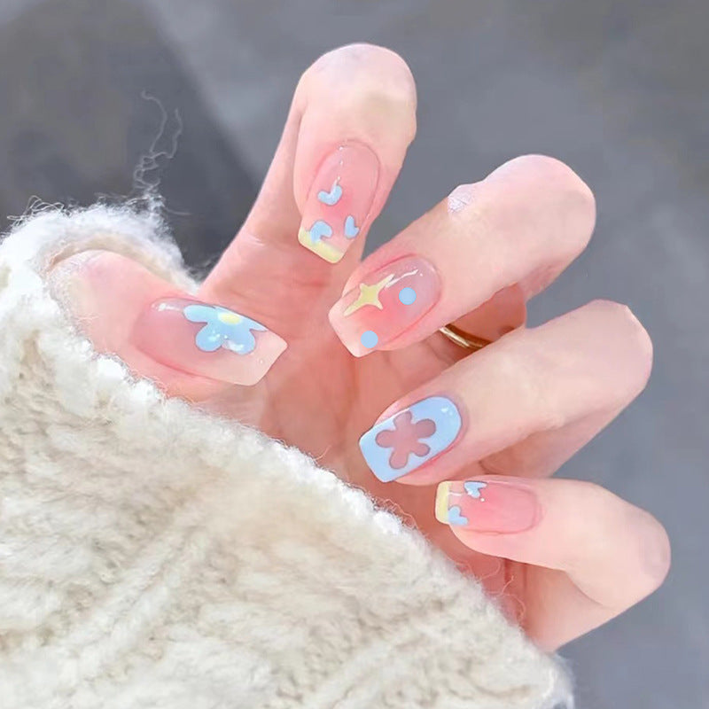 Creative nail art with flower accents Kalsten