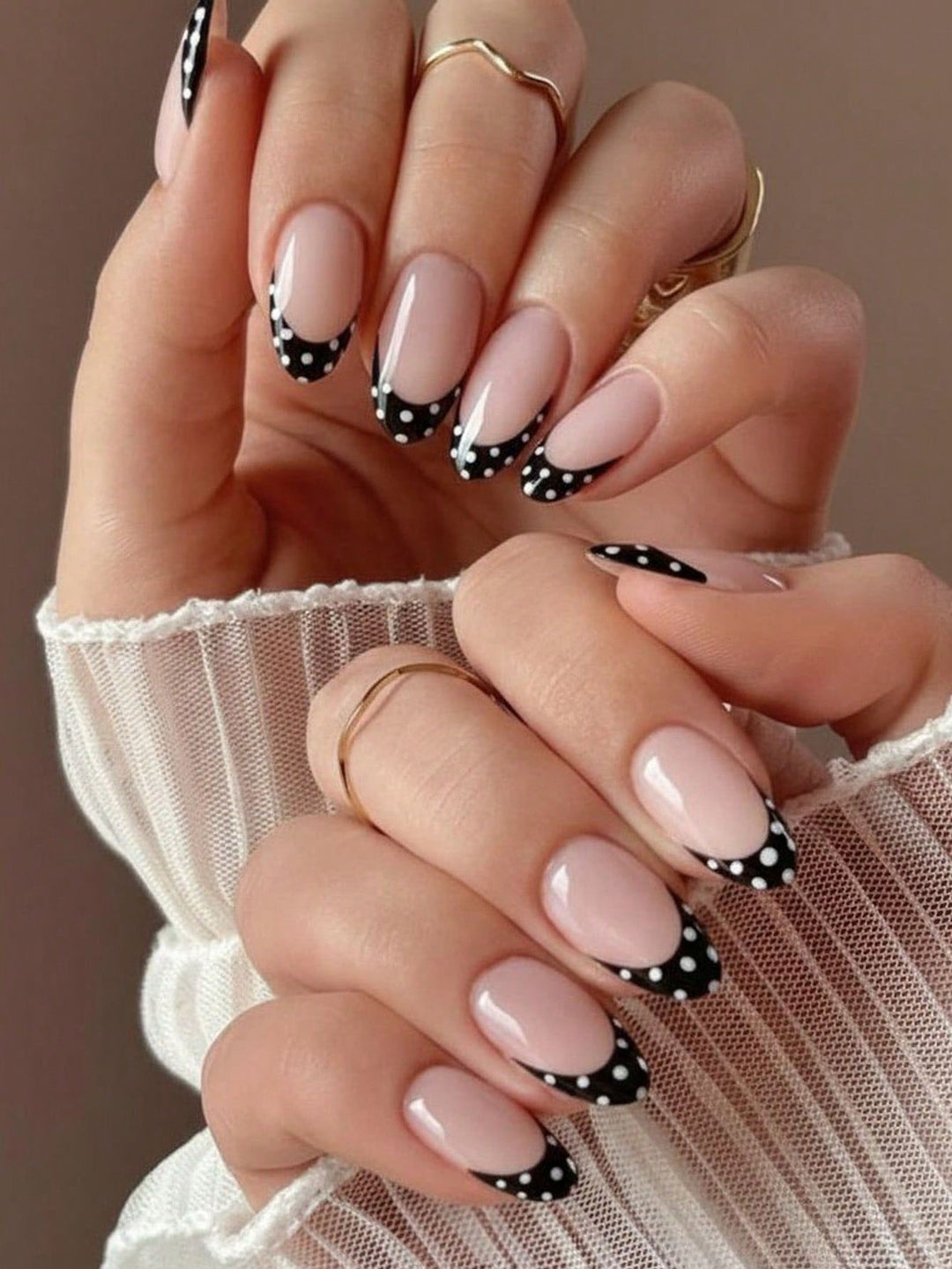 Artificial nail set with circular dots and modern tips Kalsten