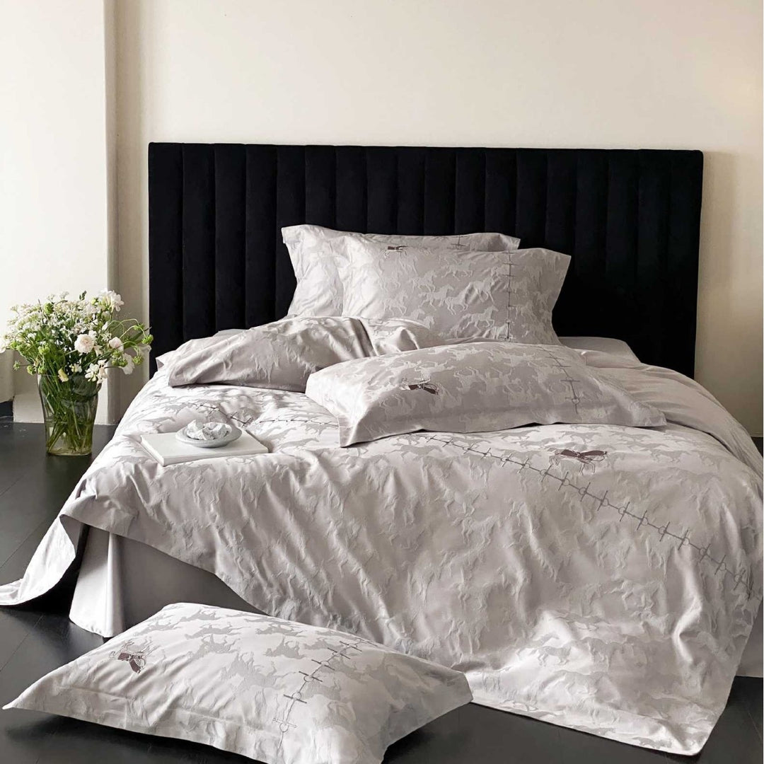 Luxurious cotton jacquard bedding set with fine horse embroidery