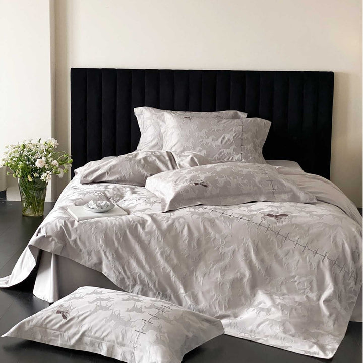 Luxurious cotton jacquard bedding set with fine horse embroidery