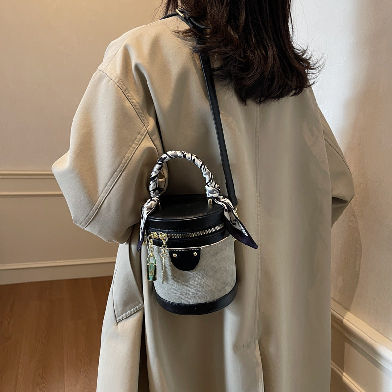 Fashionable Structured Bucket Bag Kalsten