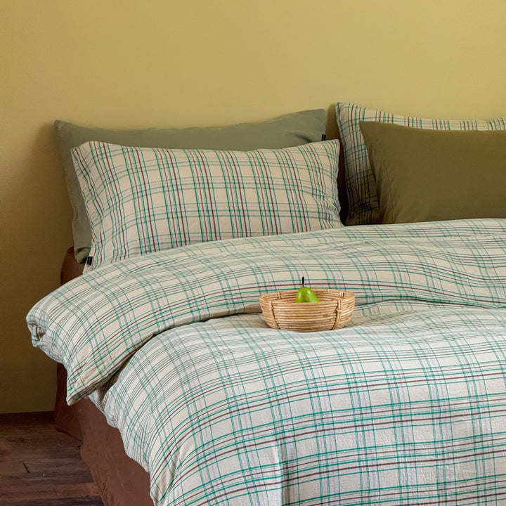 Duvet cover set made of cotton percale with a fine check pattern