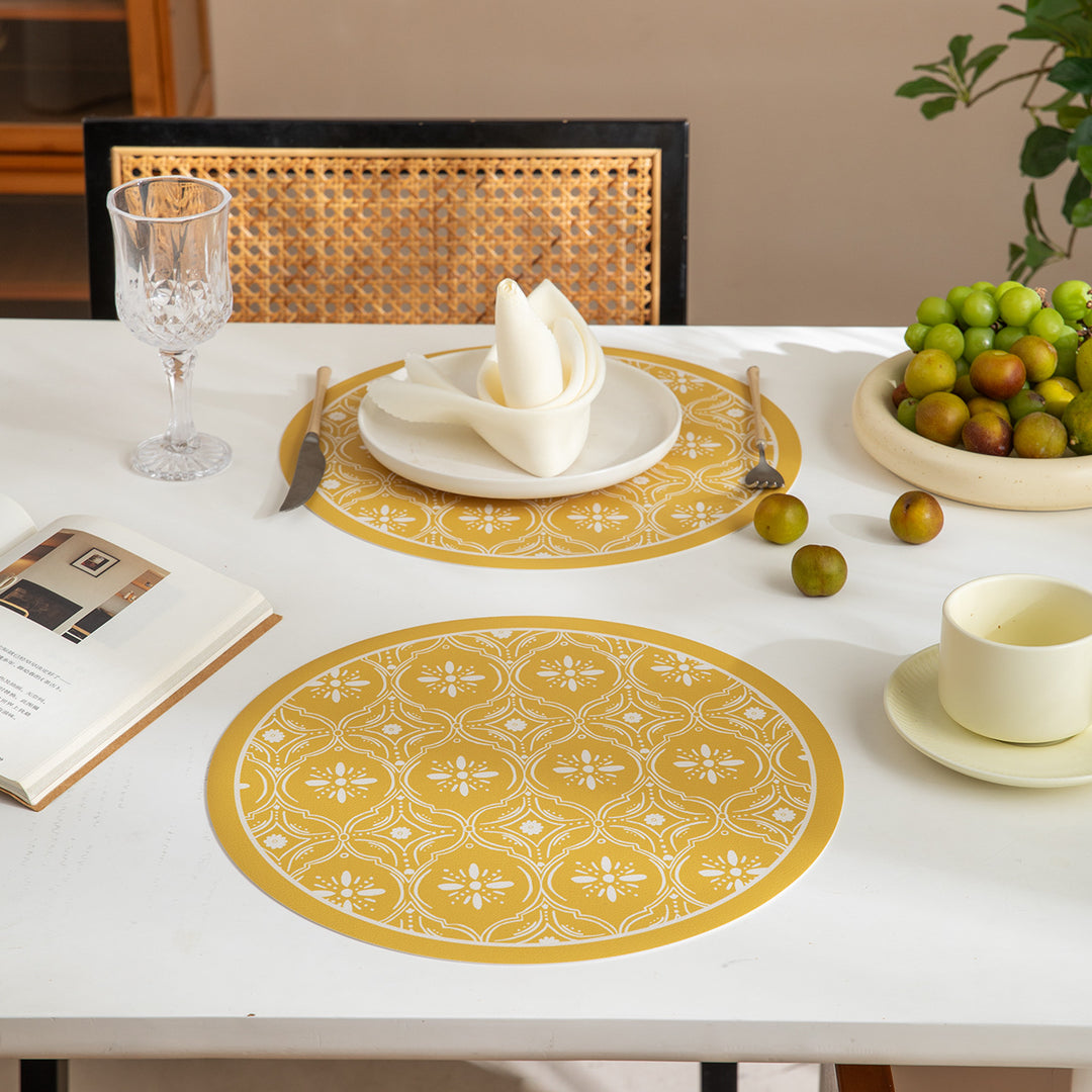 Round decorative rug with floral animal illustration and fine jacquard structure Kalsten