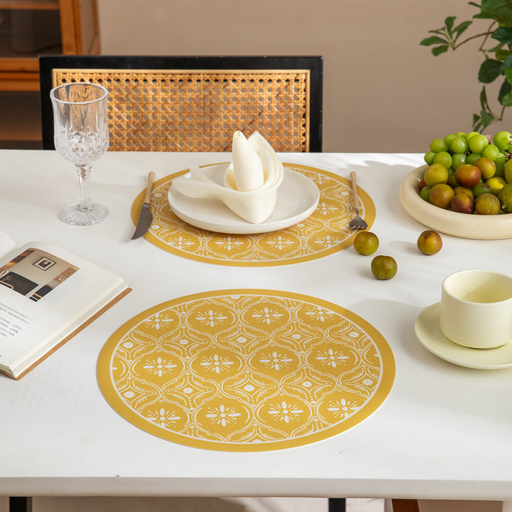 Round decorative rug with floral animal illustration and fine jacquard structure Kalsten