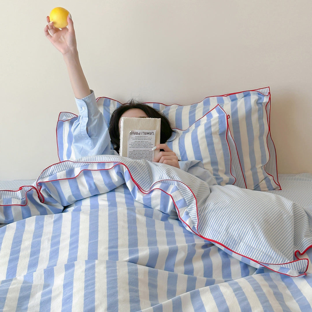 Striped duvet cover and pillowcase set with contrast piping