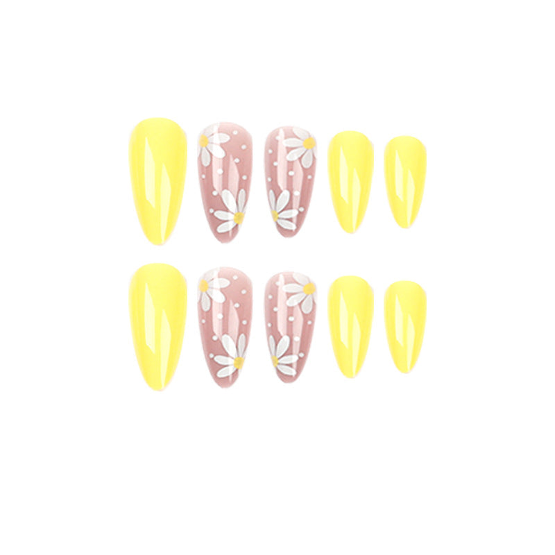 Artful Nail Art with Floral Accents Kalsten