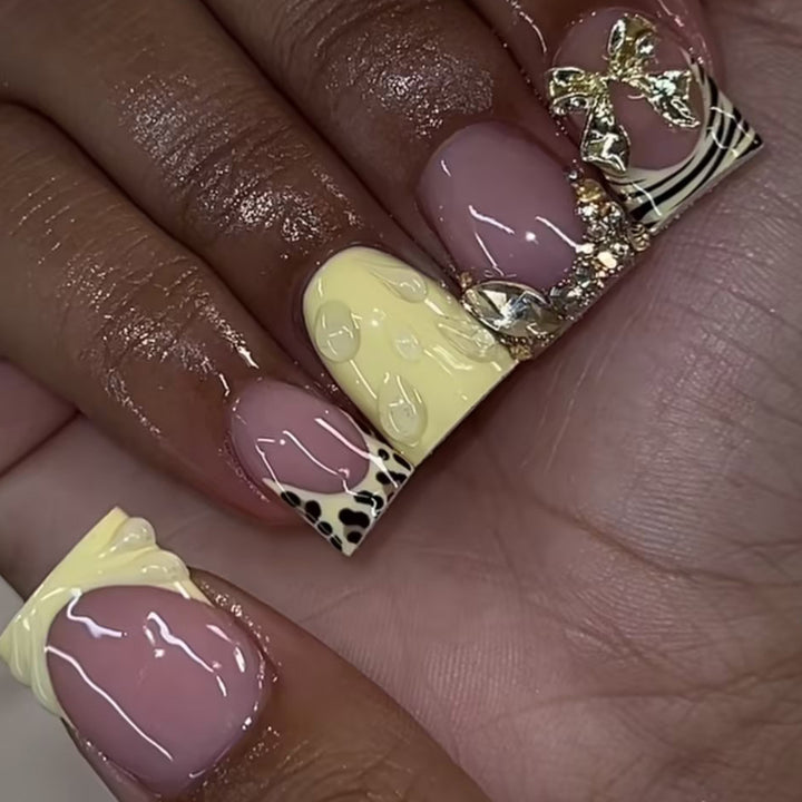 Artistic Press-On Nail Art Set with Decorative Accents Kalsten