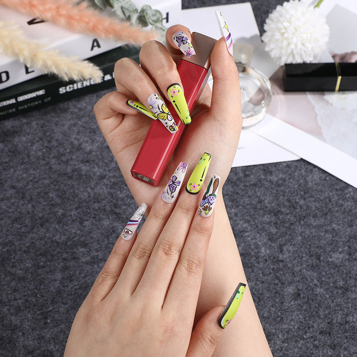 Artificial nails in creative flower design Kalsten