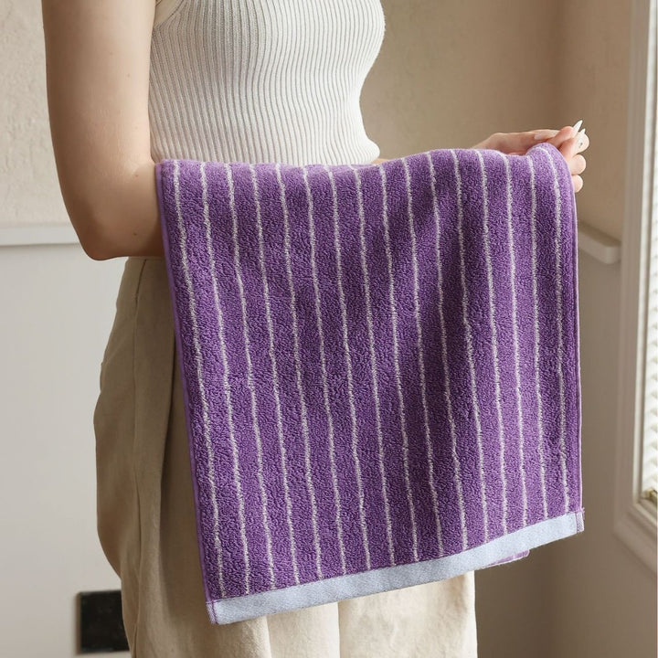Cozy terry beach towel with high-quality edging