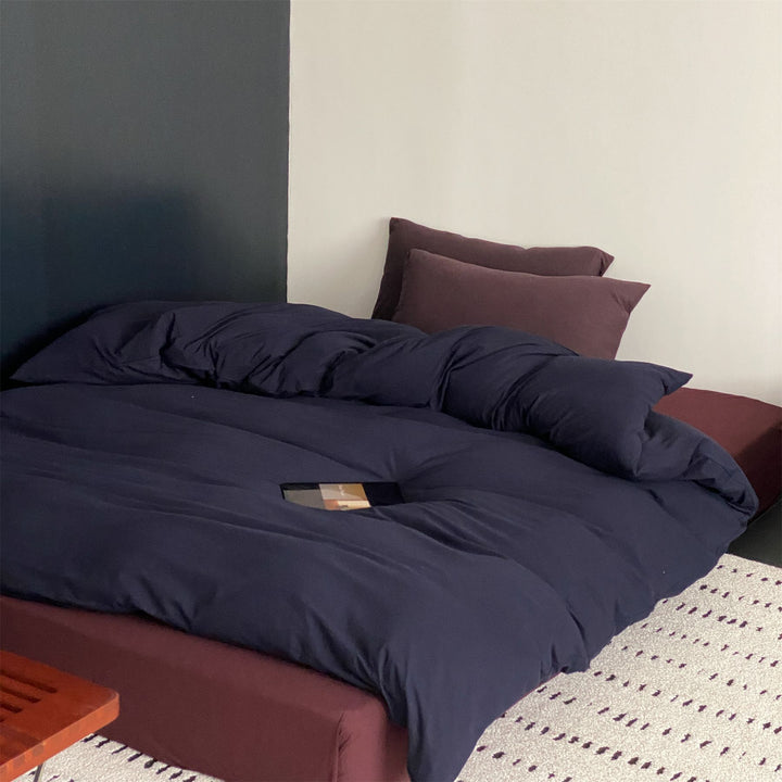All-season quilt and fitted sheet set made of breathable microfiber