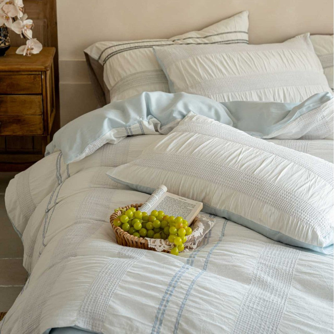 Quilted cotton bedding set with fine seersucker texture