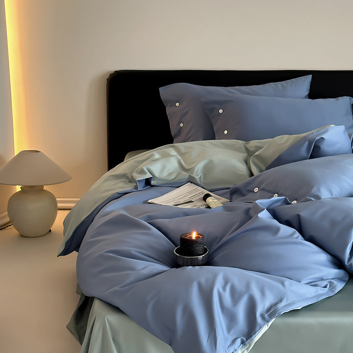 Reversible bedding set made of fine cotton satin with button placket and contrasting back