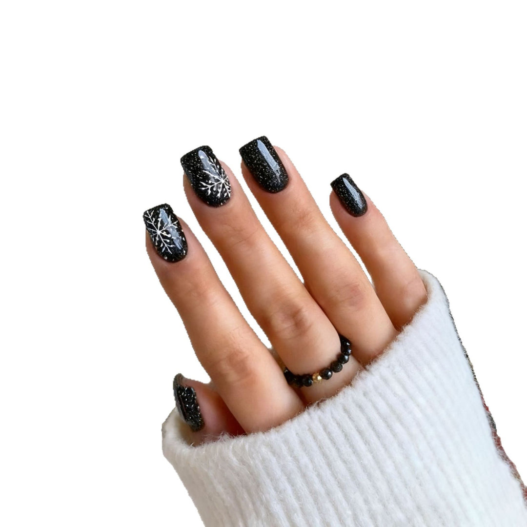 Festive Winter Nail Art Kalsten