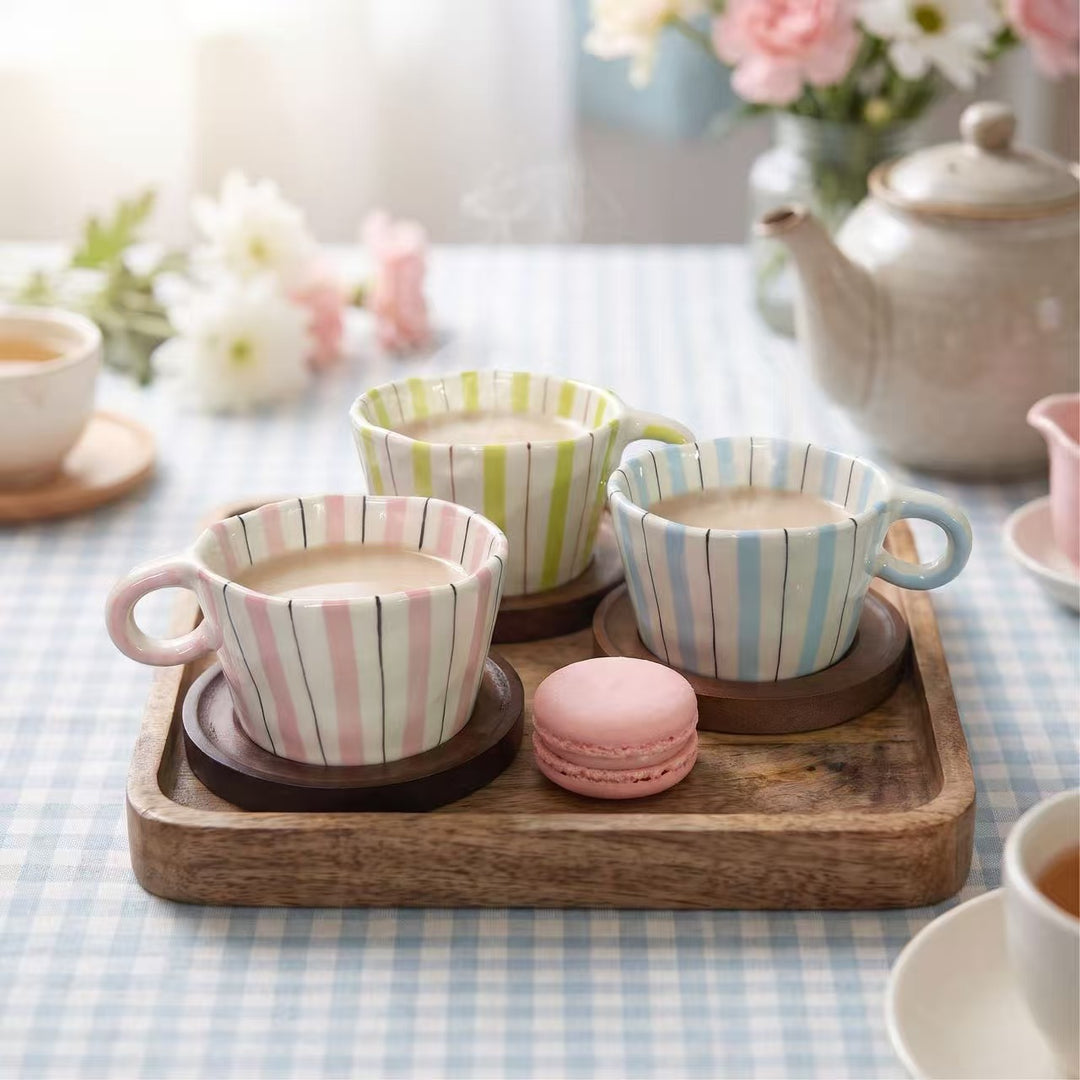 Ceramic coffee mug with ergonomic round handle and fine striped texture