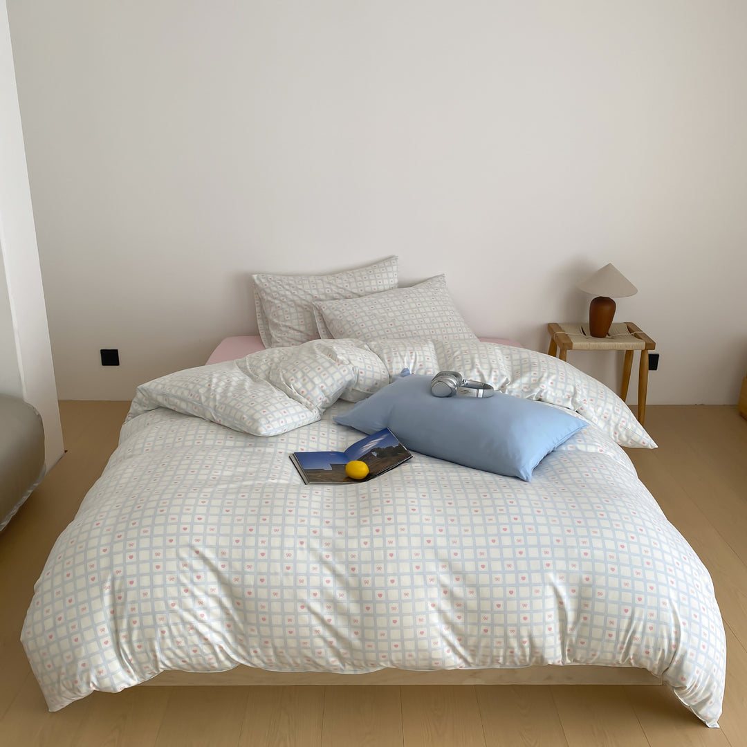 Bedding set made of cotton satin with a cute pastel motif