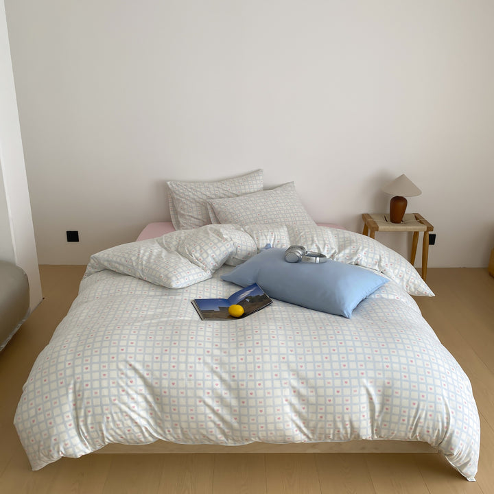 Bedding set made of cotton satin with a cute pastel motif