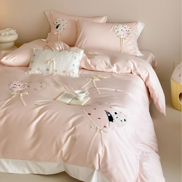 Romantic cotton bedding set with appliquéd heart balloons and plush motifs