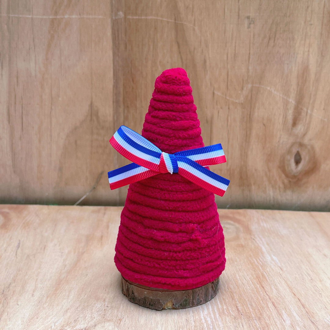 Unisex decorative table figure crocheted tree made of yarn with wooden base and star tip Kalsten