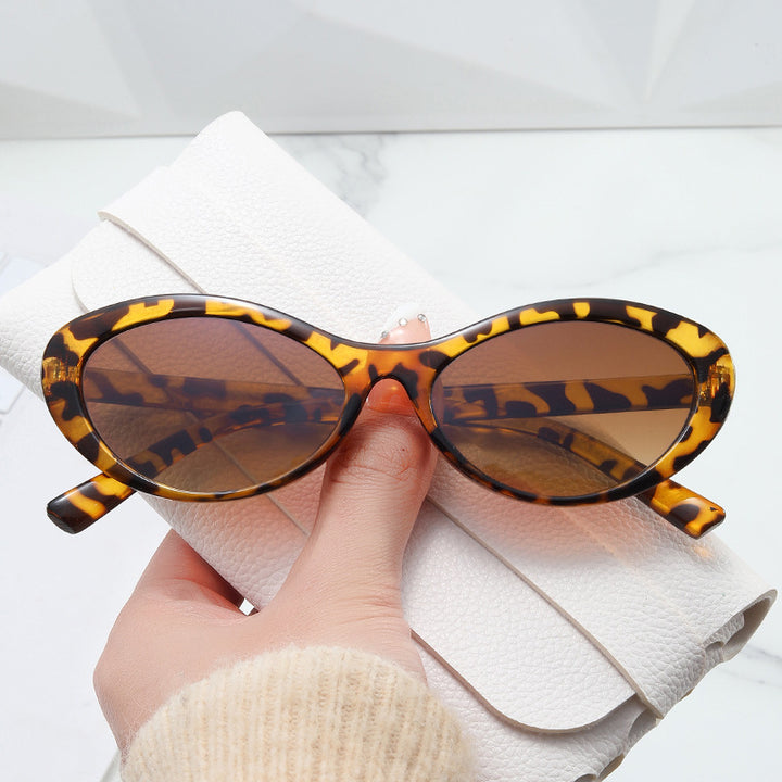 Women's stylish Cat-Eye sunglasses with soft curves and UV protection Kalsten