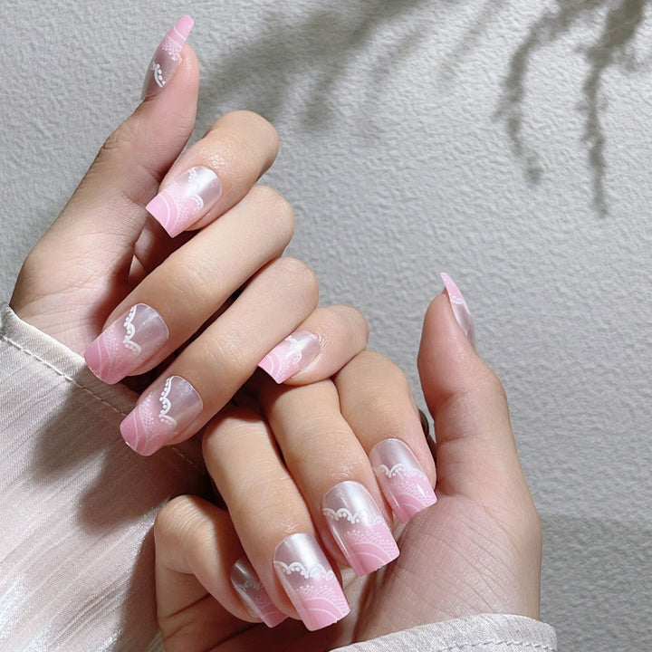 Elegant Press-On Nail Art Set with Intricate Design