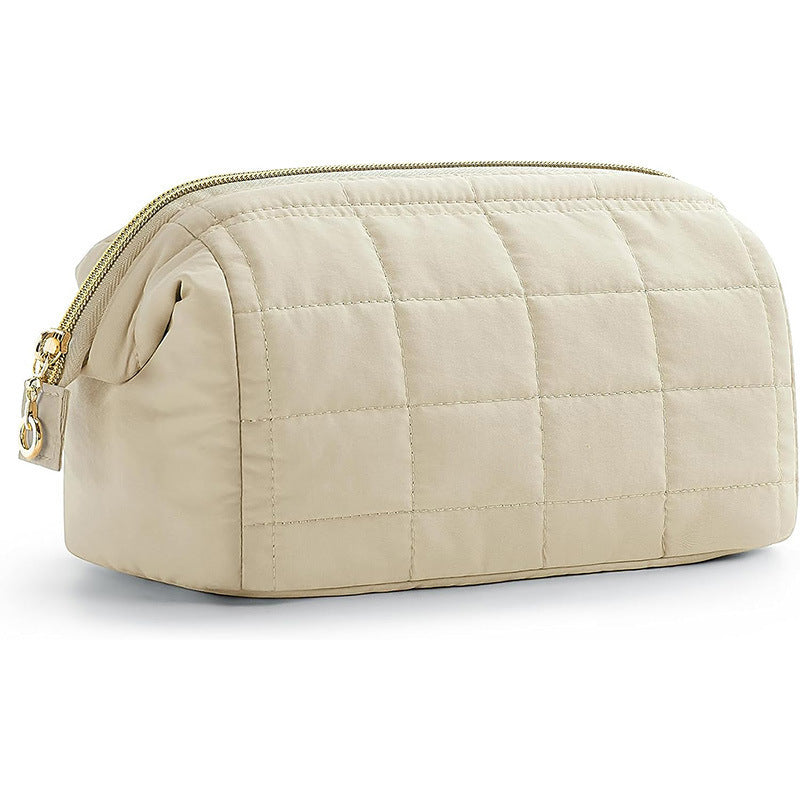 Padded cosmetic bag with elegant zipper Kalsten