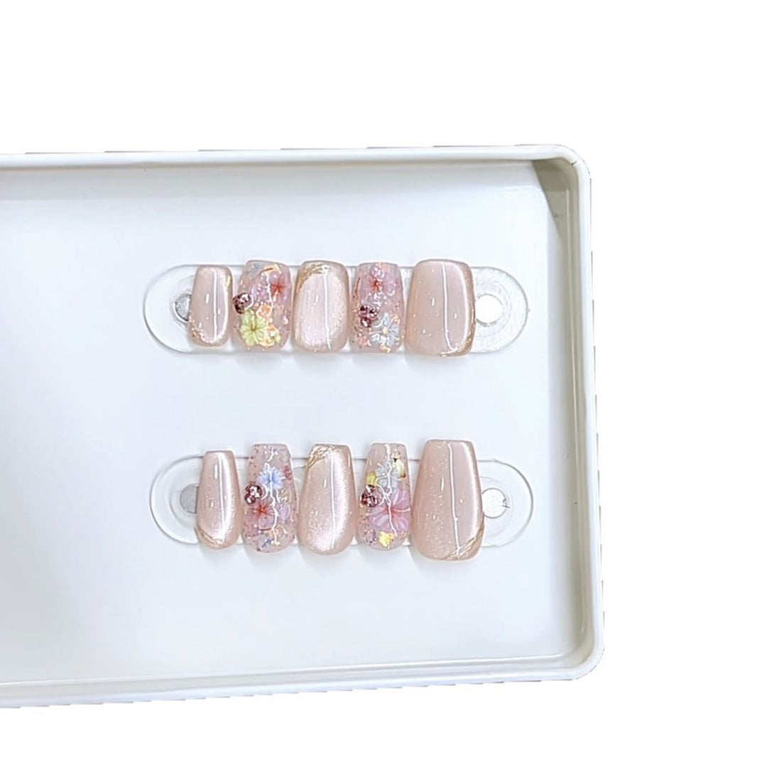 Elegant Floral-Design Press-On Nail Set Kalsten