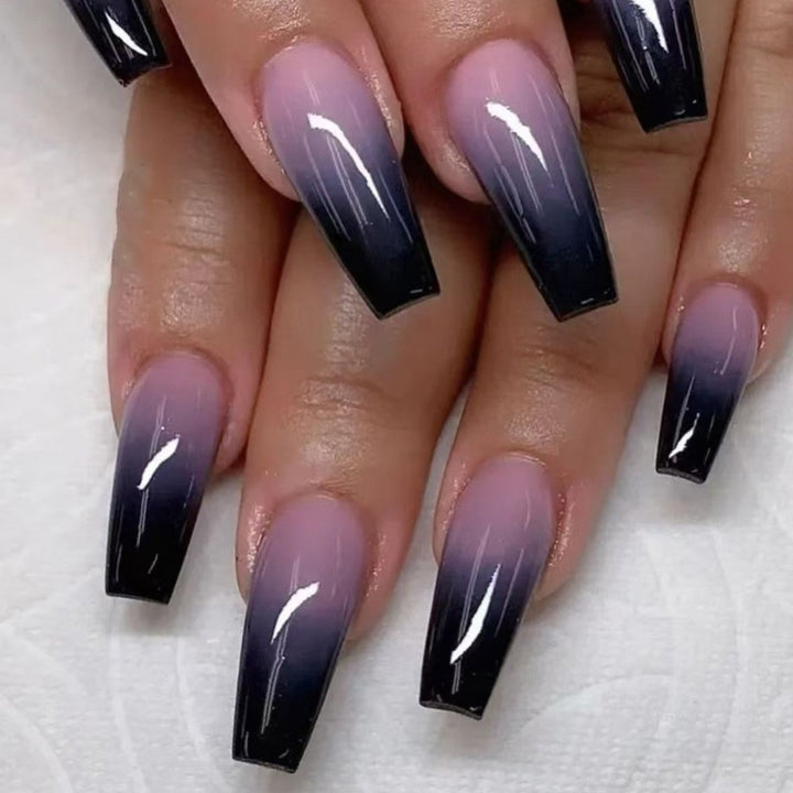 Elegant Artificial Nails with Detailed Gold Decorations Kalsten