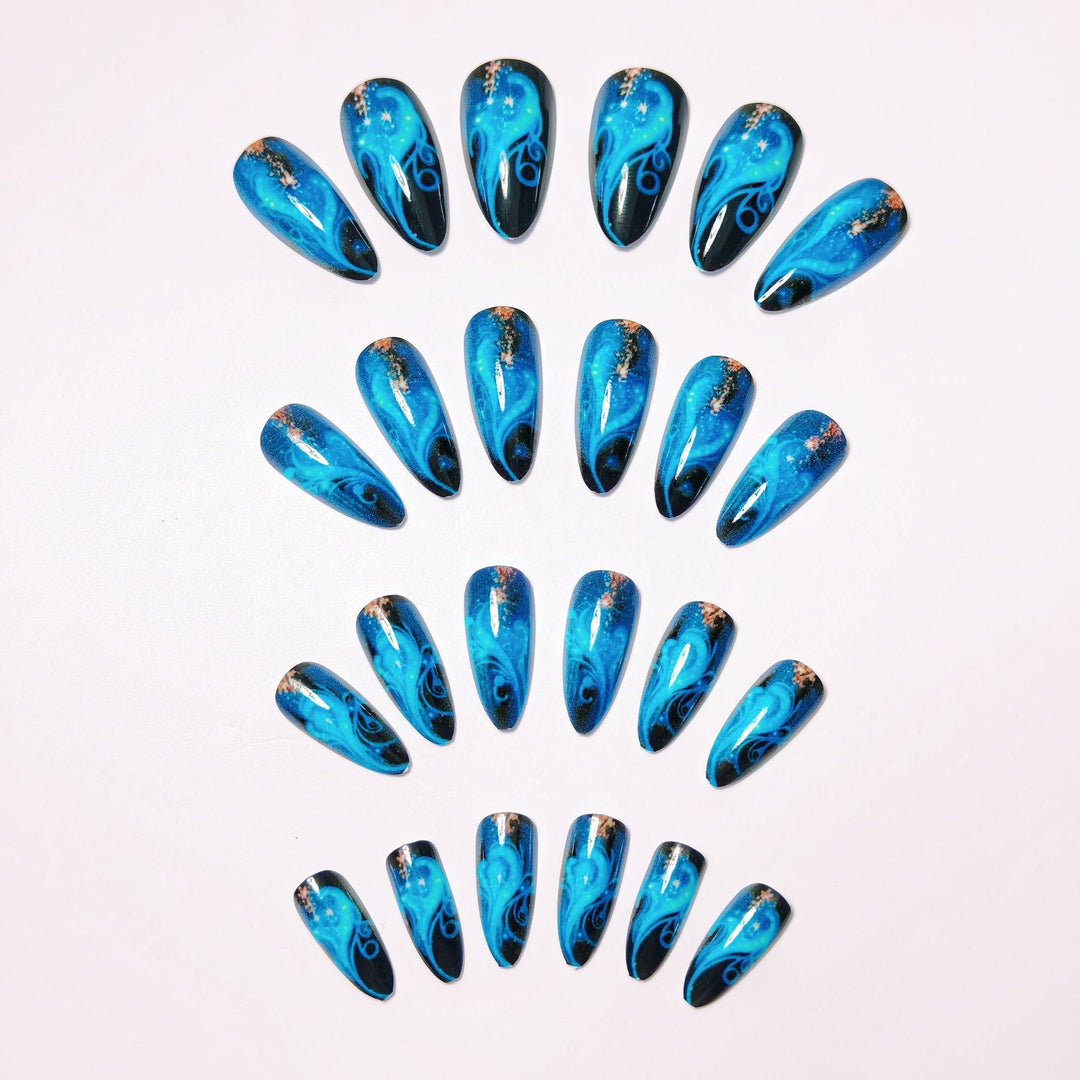 Glittering Nail Art Kalsten