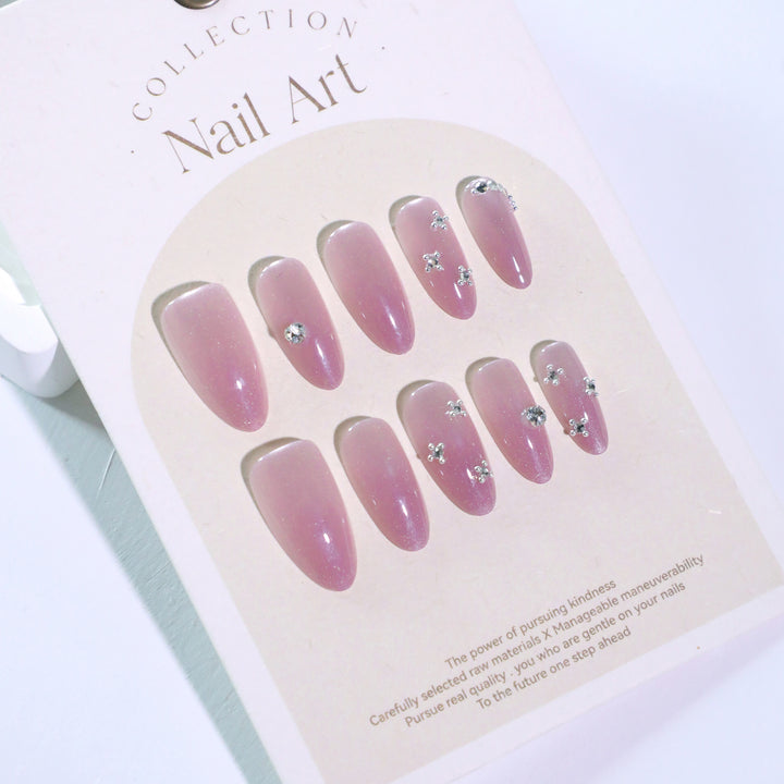 Artificial nail art with glitter embellishments Kalsten