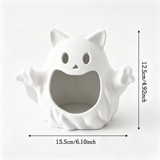 Ceramic tealight holder cat spirit with open basin and decorative design