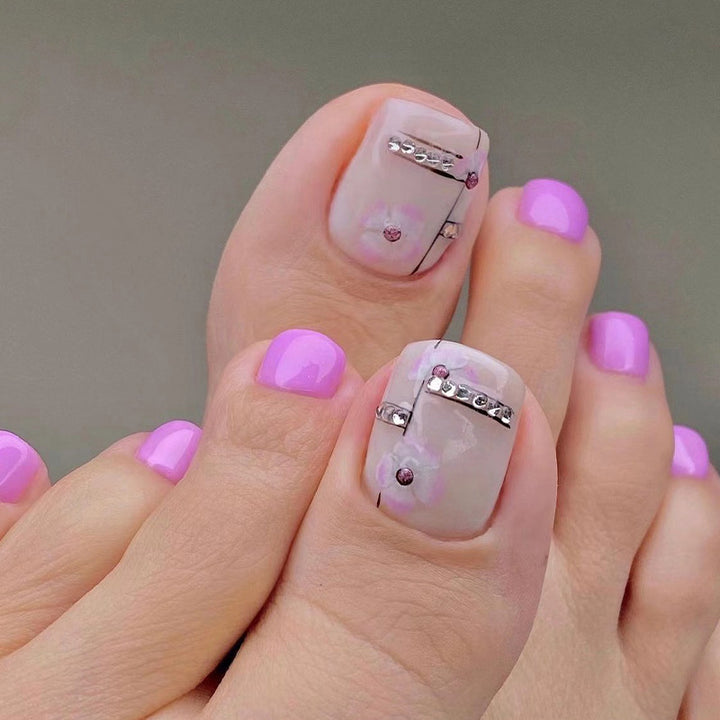 Artful toenail art with glitter accents Kalsten