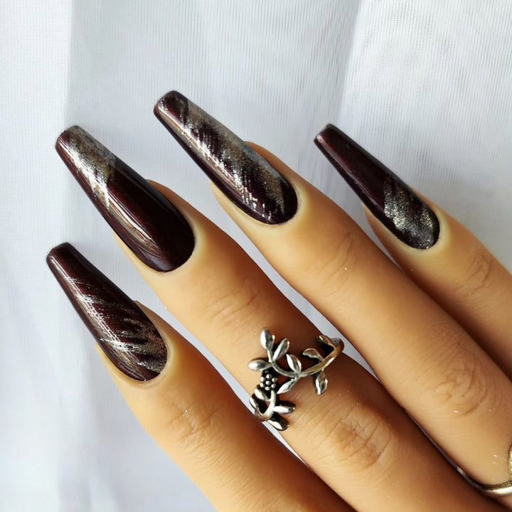Artificial nails with glamorous silver design Kalsten