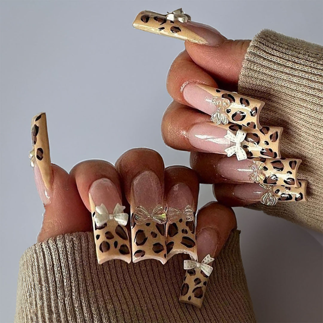 Fashionable Press-On Nails with Animal Print Design