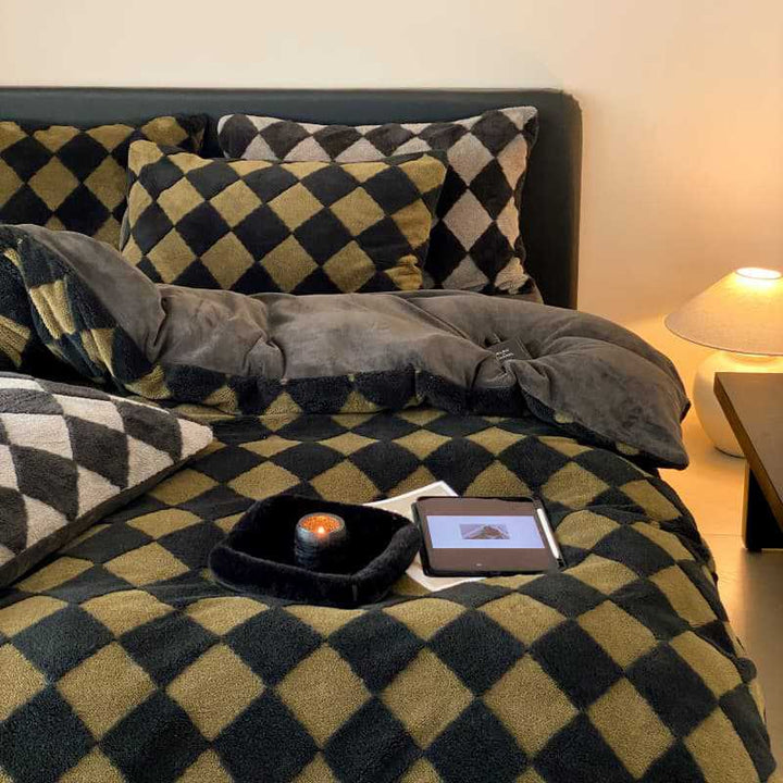 Cozy reversible daybed cover made of microfleece with wide stripes