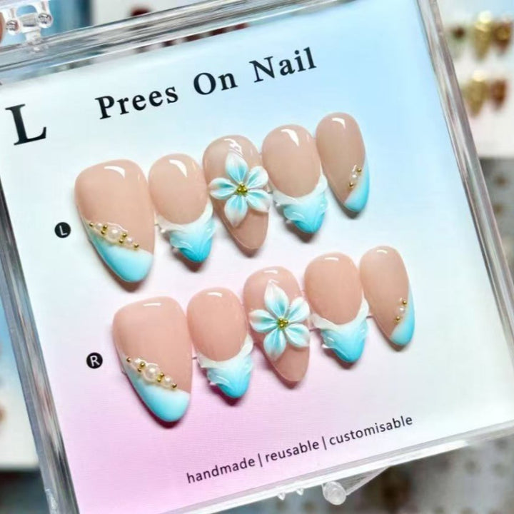 Elegant artificial nails with floral accents Kalsten