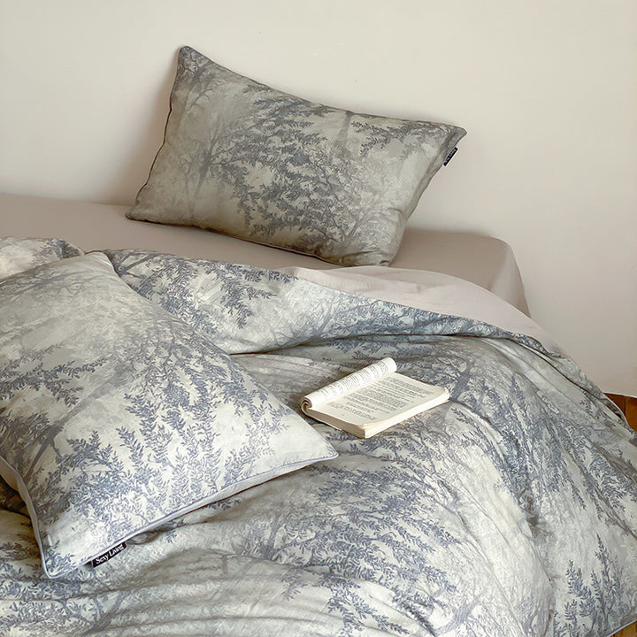 Bed linen set made of cotton satin with delicate branch and leaf print