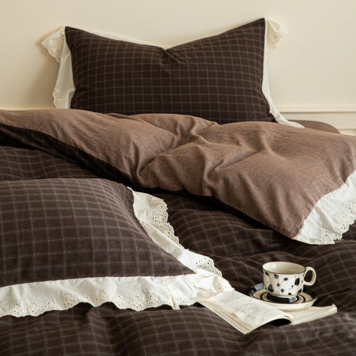 Flannel bedding set with check pattern, reversible duvet cover and lace trim