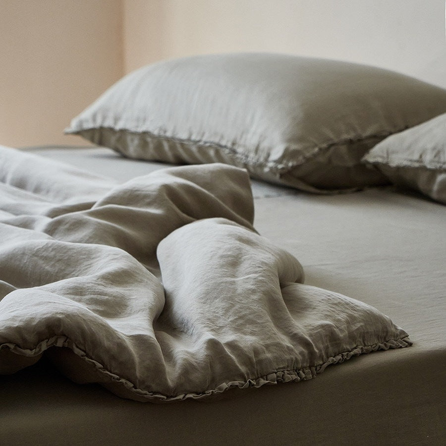 Linen bedding set with fine ruffle and soft-washed texture