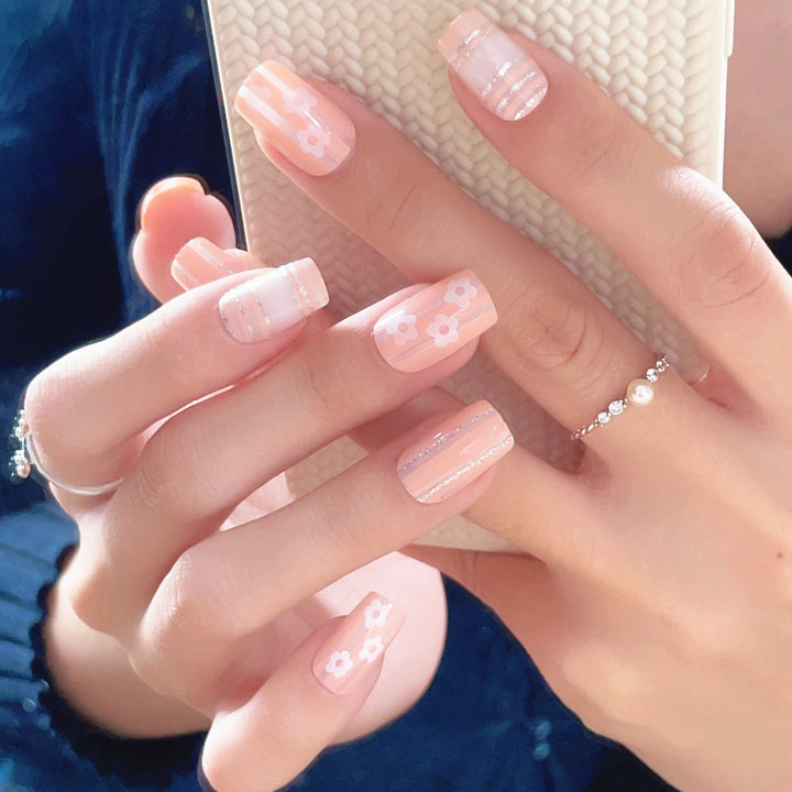 Floral Patterned Press-On Nail Art Set