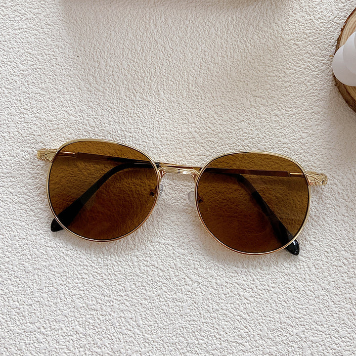 Fashionable sunglasses with round frame and intricate design Kalsten