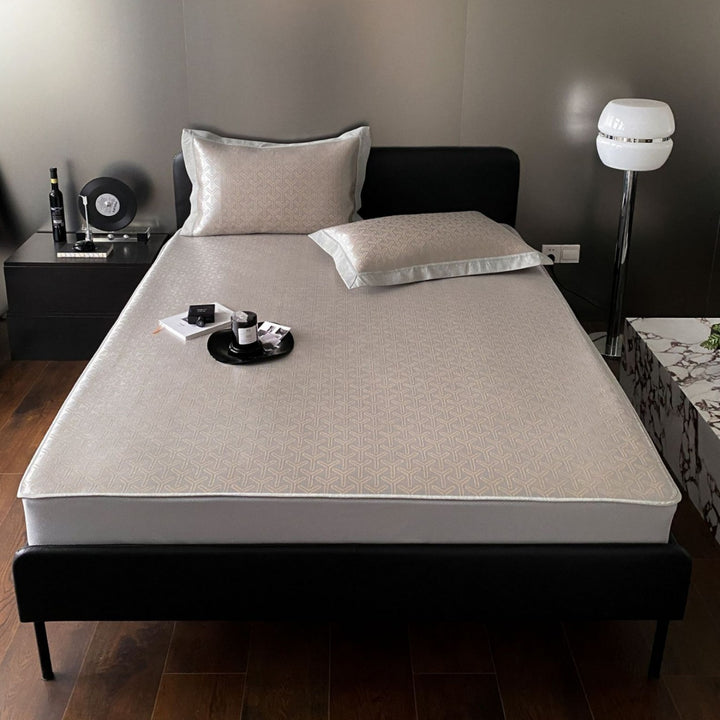 Quilted mattress topper with jacquard pattern and non-slip base