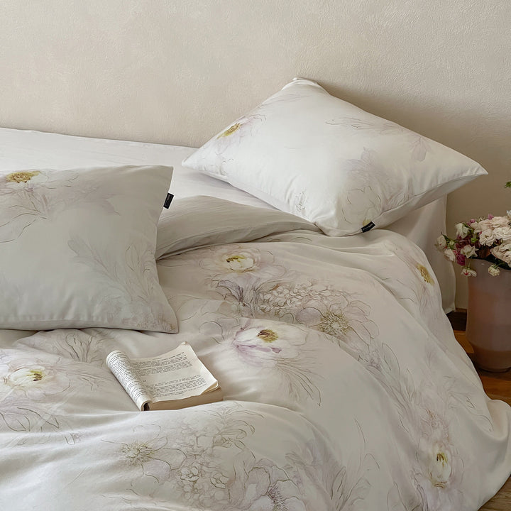 Luxurious cotton satin duvet cover set with floral vintage pattern and pillowcases