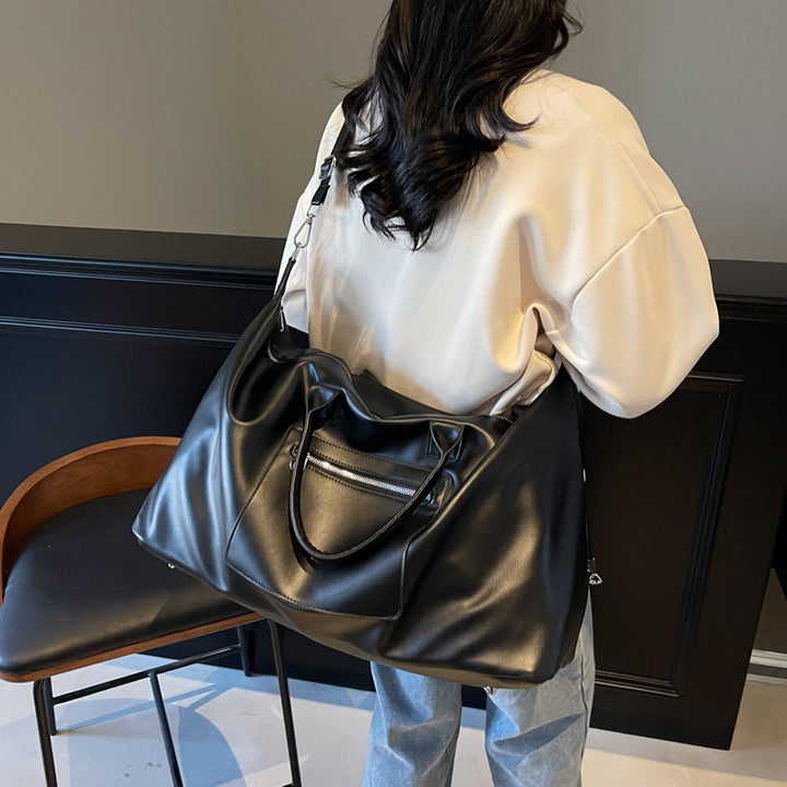 Stylish travel bag with robust design and adjustable shoulder strap Kalsten