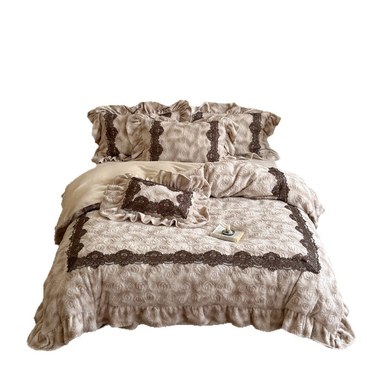 Cozy quilted bedspread and bed cover set with lace border