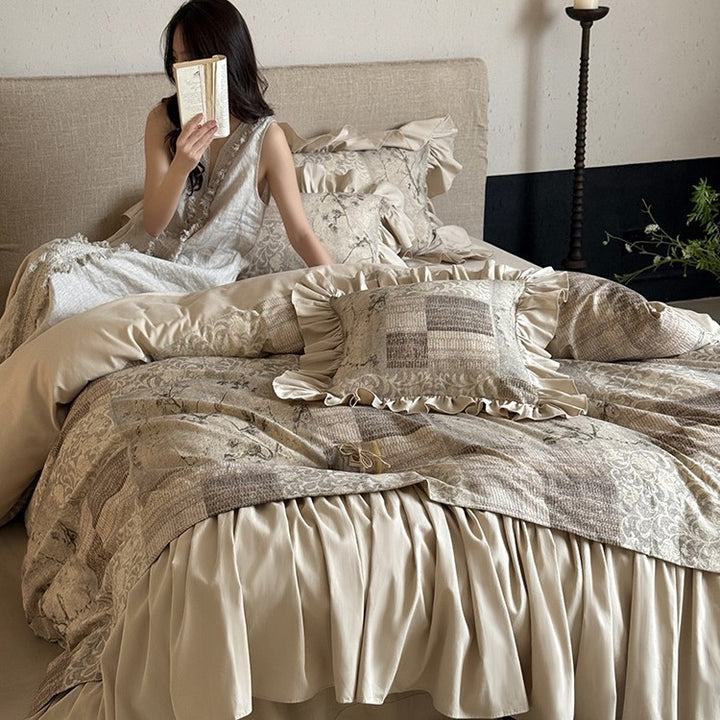 Bed linen set with gathered bed skirt and decorative frill border