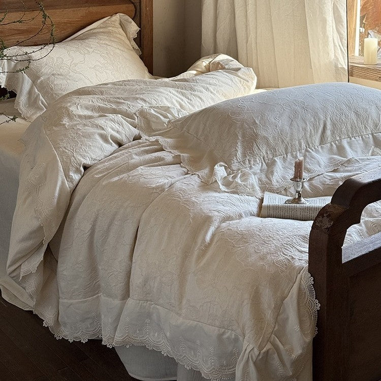 Jacquard bedding set with floral relief pattern and lace border