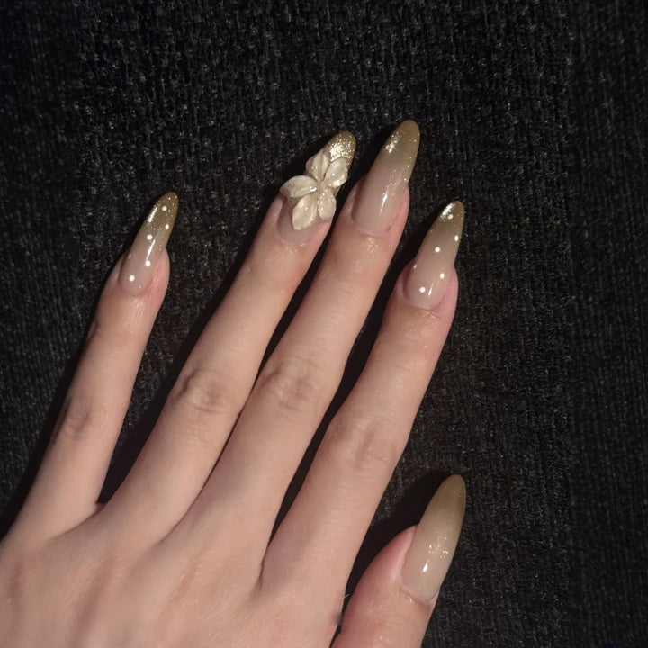 Elegant Floral Nail Art Extensions